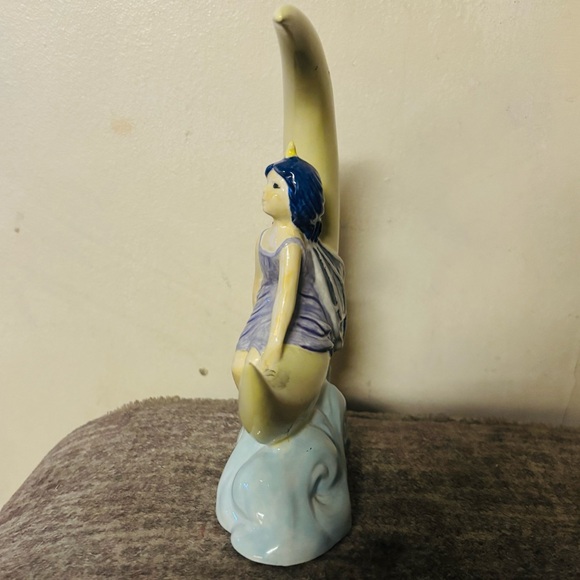Enchanting Fairy on Crescent Moon Figurine - Picture 5 of 5